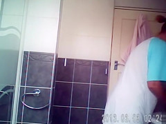 Saggy tits filmed in the bathroom
